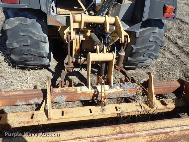 image for item DF8825 Ford 455D landscape tractor