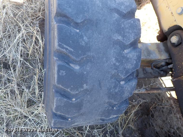 image for item DF8825 Ford 455D landscape tractor