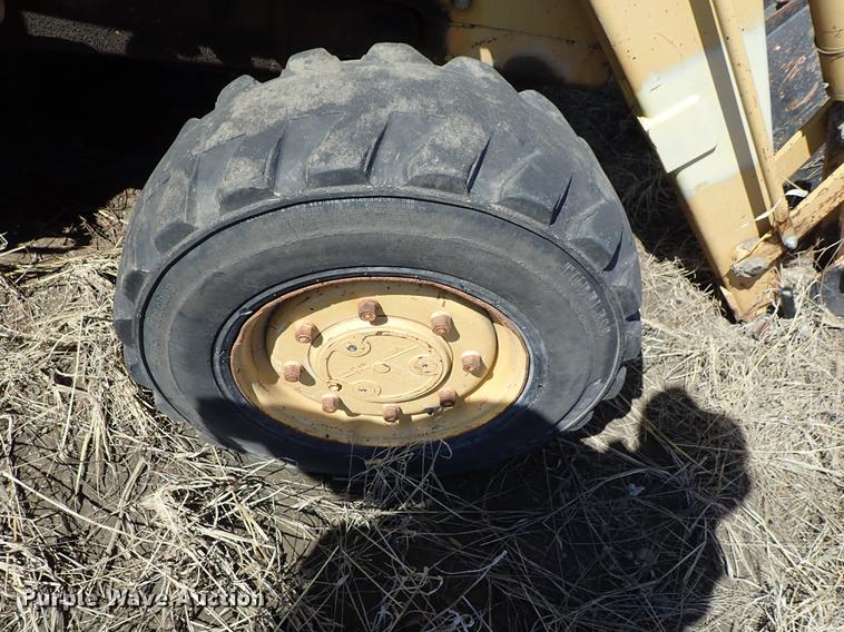 image for item DF8825 Ford 455D landscape tractor