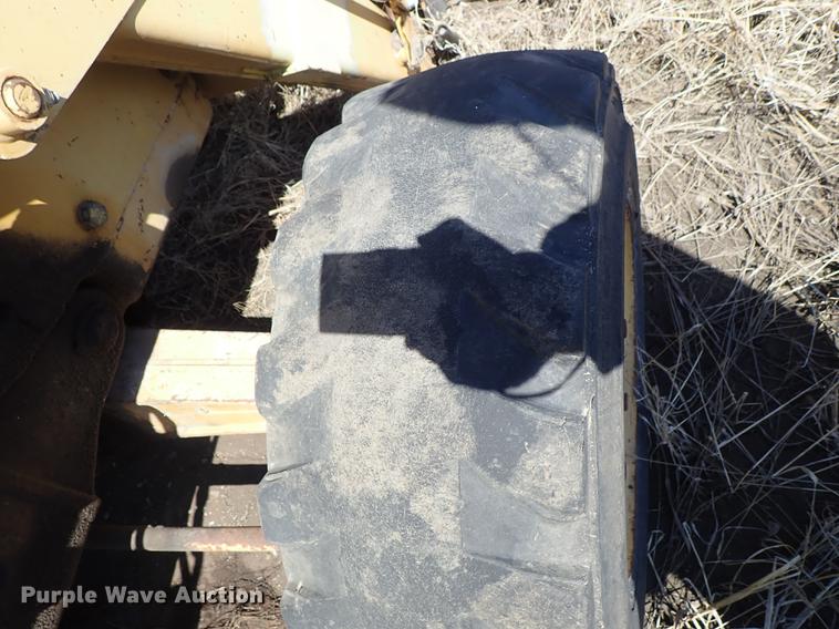 image for item DF8825 Ford 455D landscape tractor