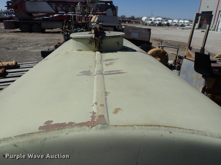 image for item DF8835 Tank trailer