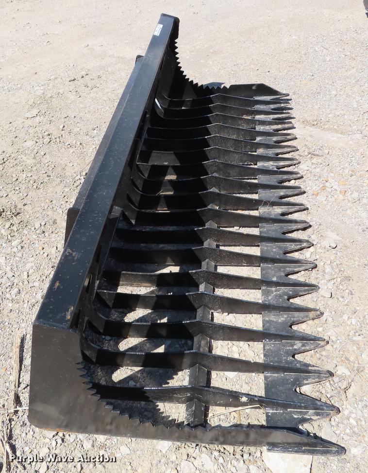 Skid steer skeleton bucket in Tonganoxie, KS Item DI9481 sold