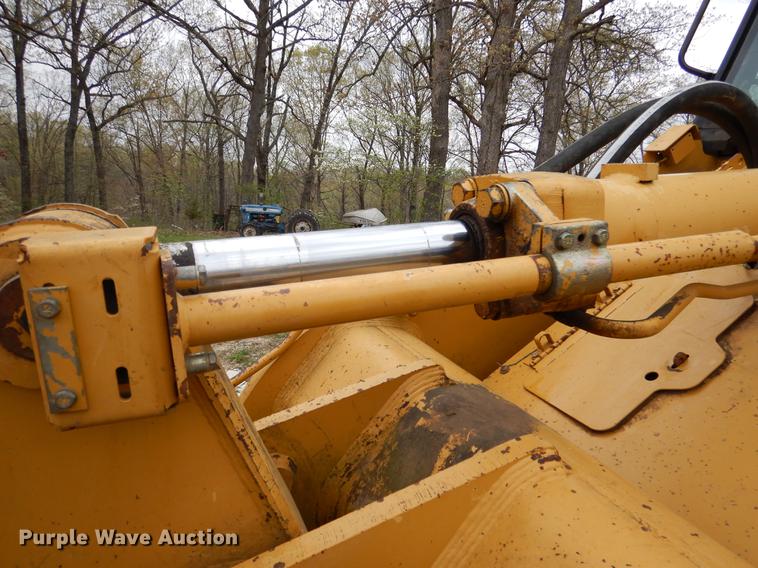 image for item DY9812 2005 Caterpillar 953C track loader