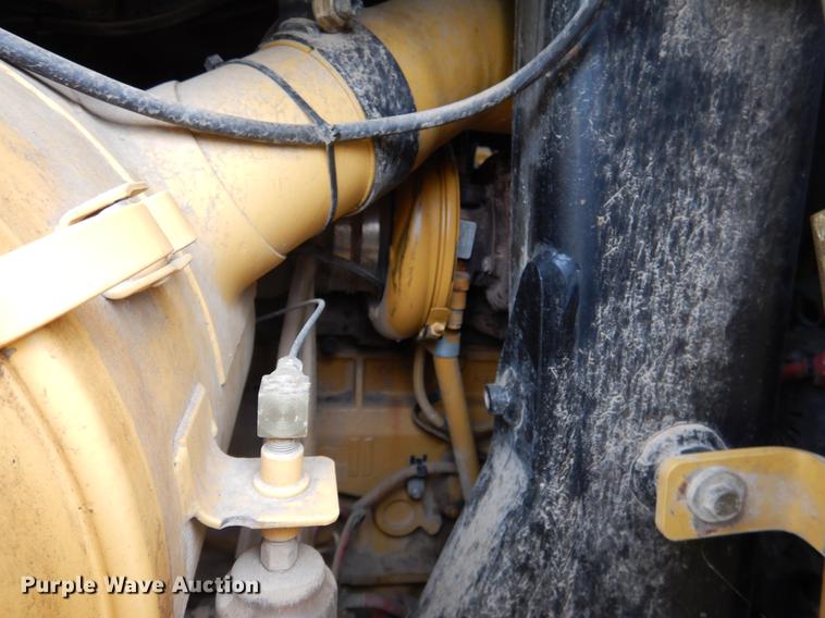 image for item DY9812 2005 Caterpillar 953C track loader