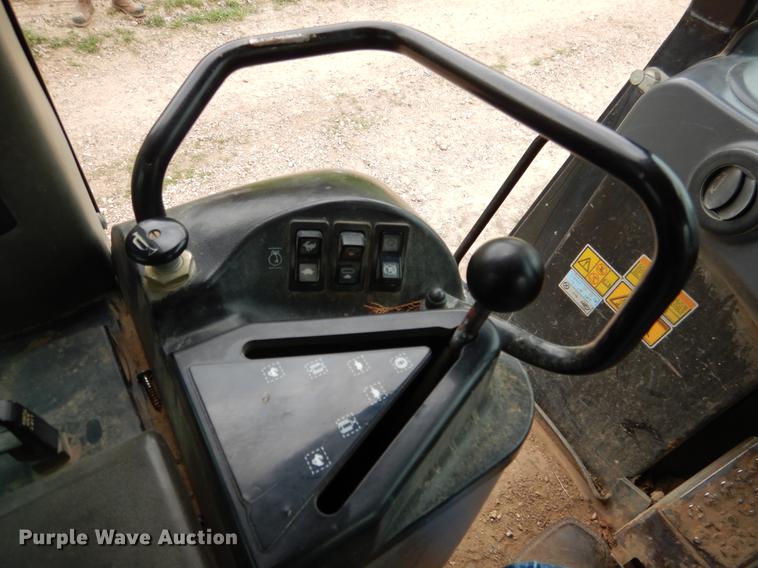 image for item DY9812 2005 Caterpillar 953C track loader