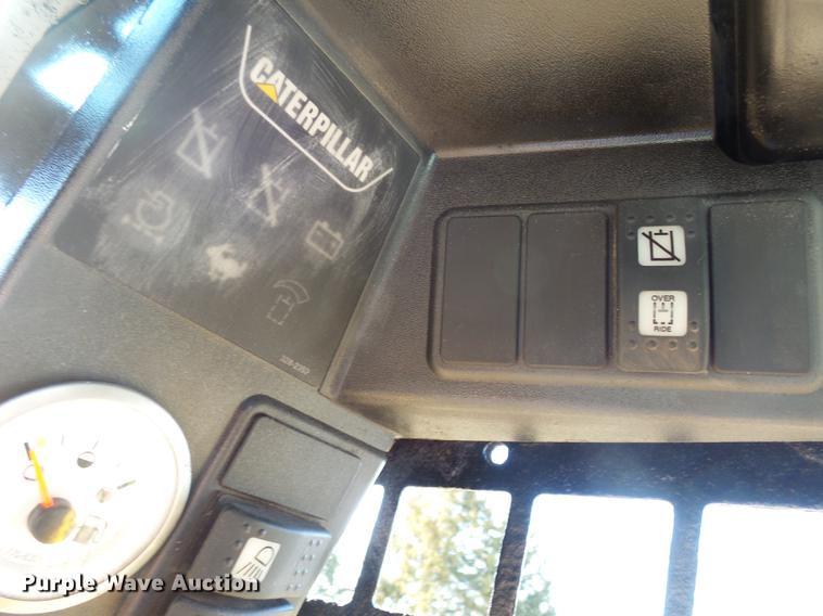 image for item EF9512 2013 Caterpillar 236B3 skid steer