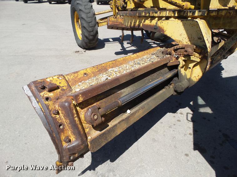 image for item EM9161 1966 Allis Chalmers M100B motor grader
