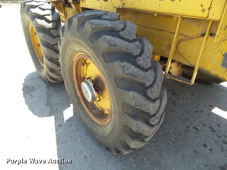 image for item EM9161 1966 Allis Chalmers M100B motor grader
