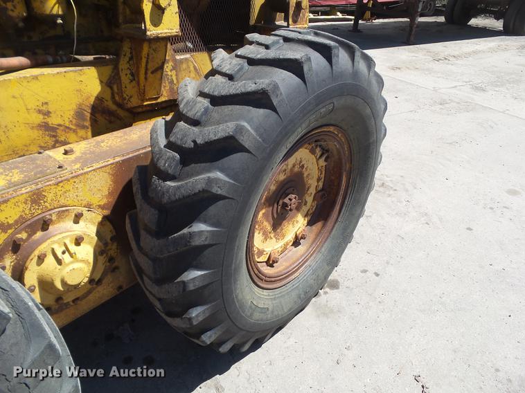image for item EM9161 1966 Allis Chalmers M100B motor grader