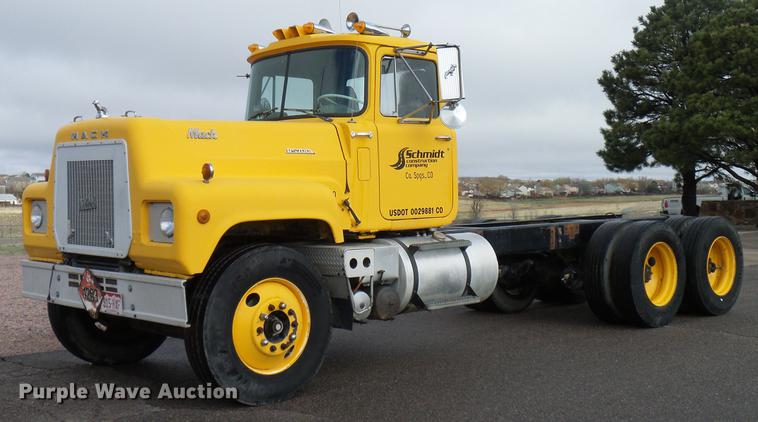 image for item EP9621 1971 Mack RS700L truck cab and chassis