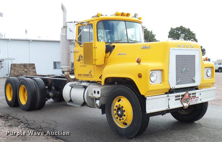 image for item EP9621 1971 Mack RS700L truck cab and chassis