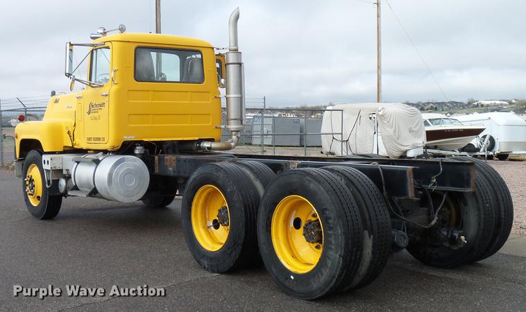 image for item EP9621 1971 Mack RS700L truck cab and chassis