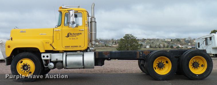 image for item EP9621 1971 Mack RS700L truck cab and chassis