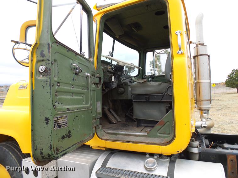 image for item EP9621 1971 Mack RS700L truck cab and chassis