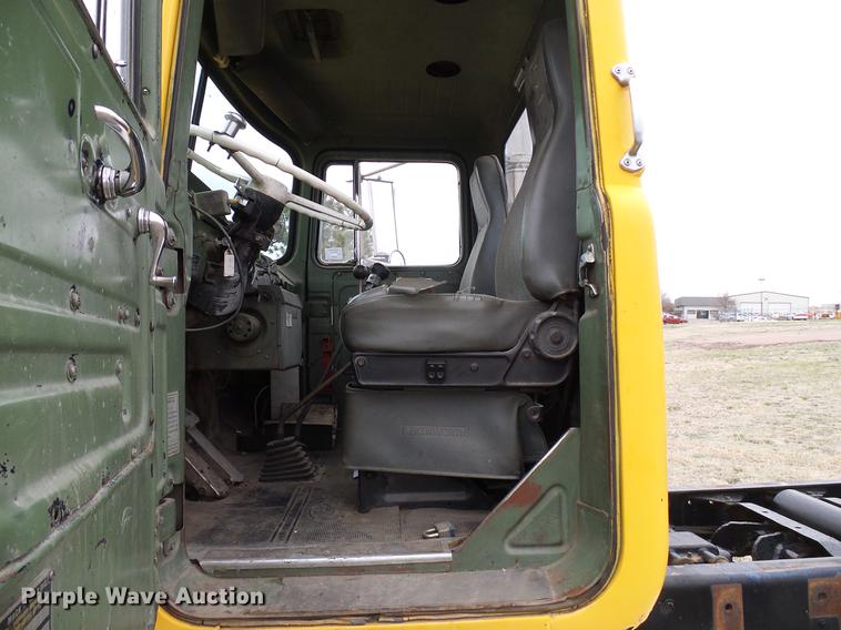 image for item EP9621 1971 Mack RS700L truck cab and chassis