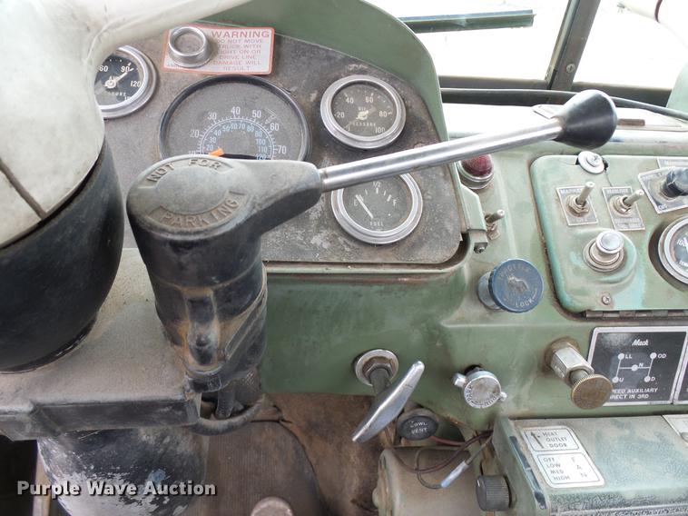 image for item EP9621 1971 Mack RS700L truck cab and chassis