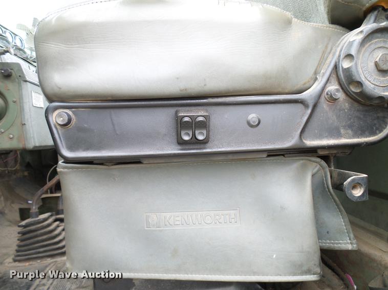 image for item EP9621 1971 Mack RS700L truck cab and chassis