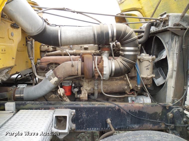 image for item EP9621 1971 Mack RS700L truck cab and chassis