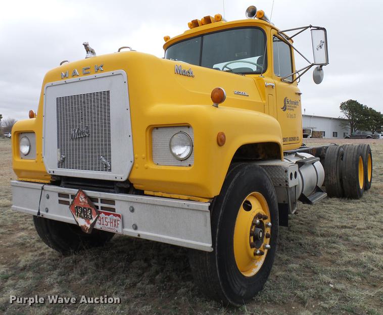 image for item EP9621 1971 Mack RS700L truck cab and chassis