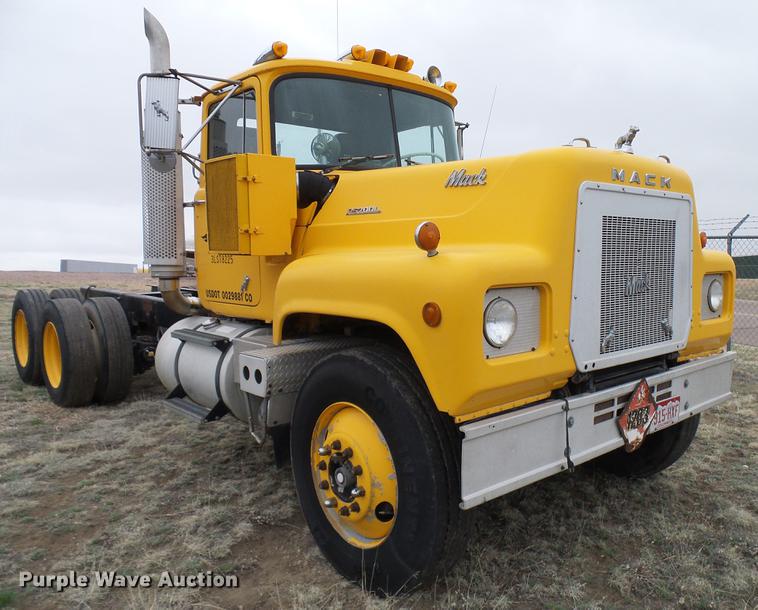 image for item EP9621 1971 Mack RS700L truck cab and chassis