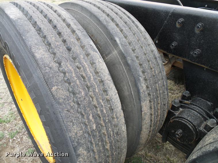 image for item EP9621 1971 Mack RS700L truck cab and chassis