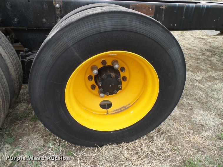 image for item EP9621 1971 Mack RS700L truck cab and chassis