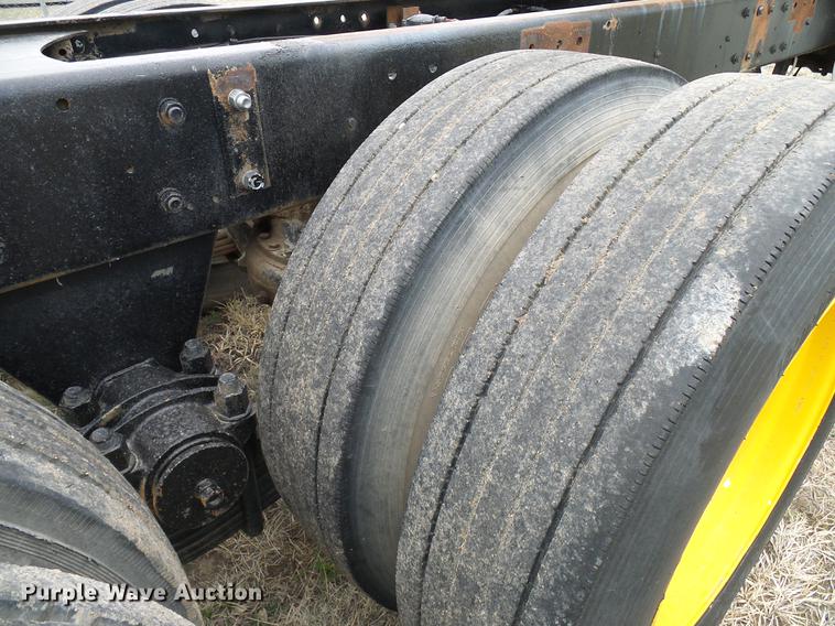 image for item EP9621 1971 Mack RS700L truck cab and chassis