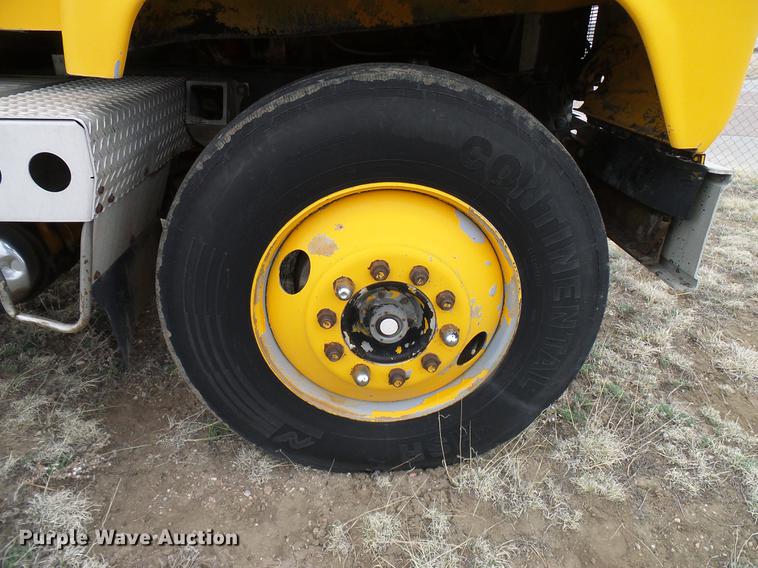 image for item EP9621 1971 Mack RS700L truck cab and chassis