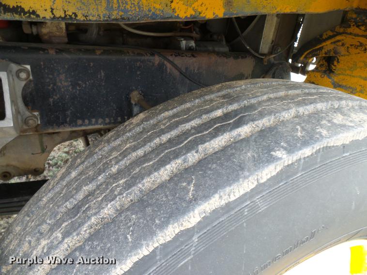 image for item EP9621 1971 Mack RS700L truck cab and chassis