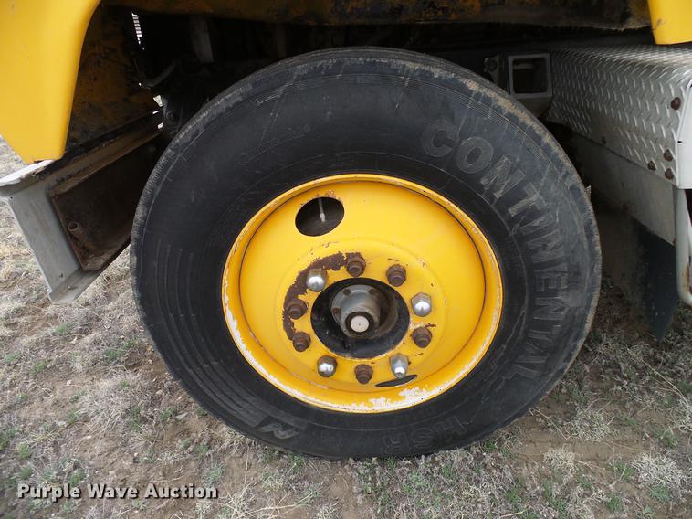 image for item EP9621 1971 Mack RS700L truck cab and chassis