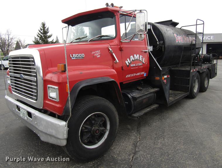 image for item EU9613 1990 Ford LT8000 seal coat truck