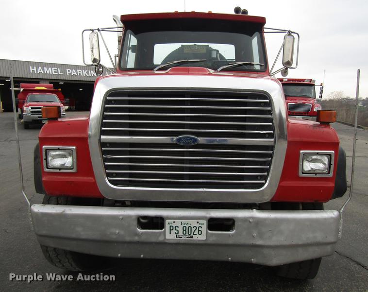 image for item EU9613 1990 Ford LT8000 seal coat truck