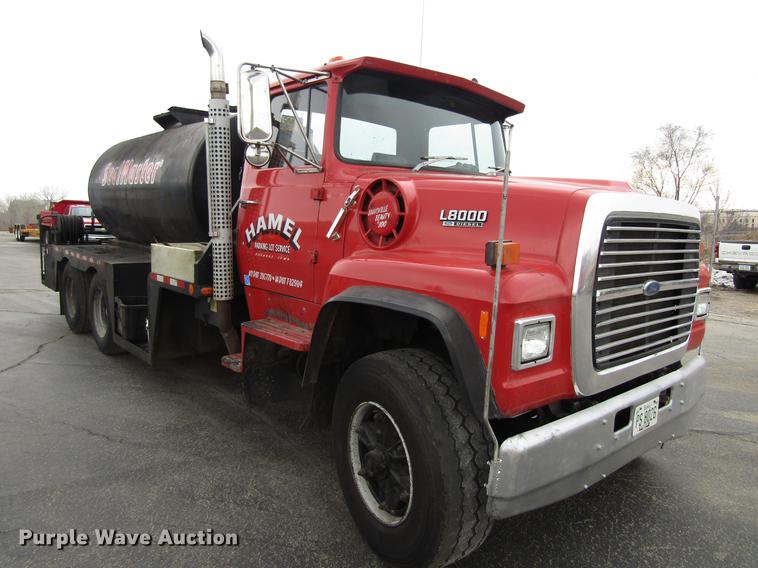 image for item EU9613 1990 Ford LT8000 seal coat truck