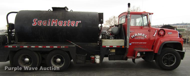 image for item EU9613 1990 Ford LT8000 seal coat truck