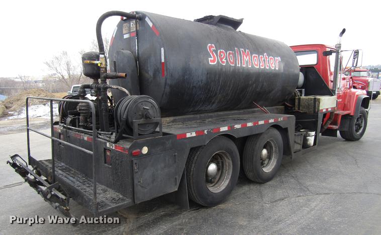 image for item EU9613 1990 Ford LT8000 seal coat truck