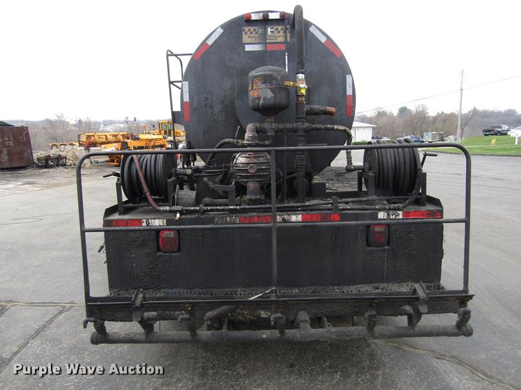 image for item EU9613 1990 Ford LT8000 seal coat truck