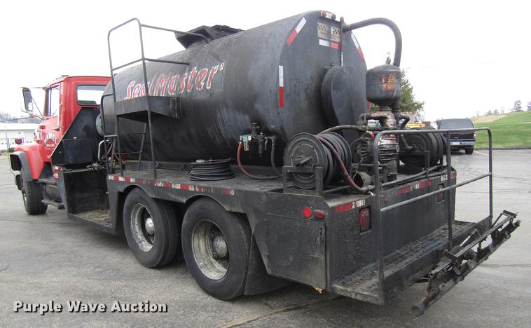 image for item EU9613 1990 Ford LT8000 seal coat truck