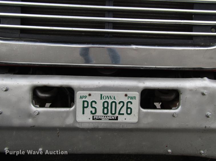 image for item EU9613 1990 Ford LT8000 seal coat truck