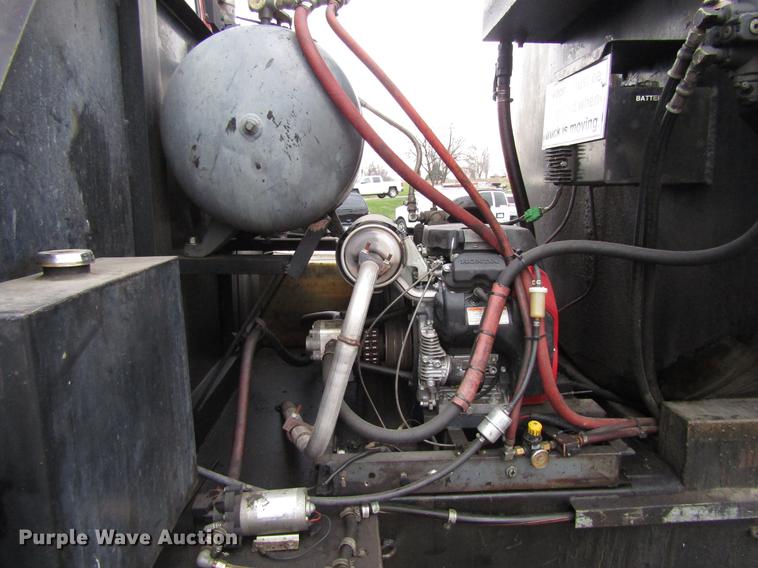 image for item EU9613 1990 Ford LT8000 seal coat truck