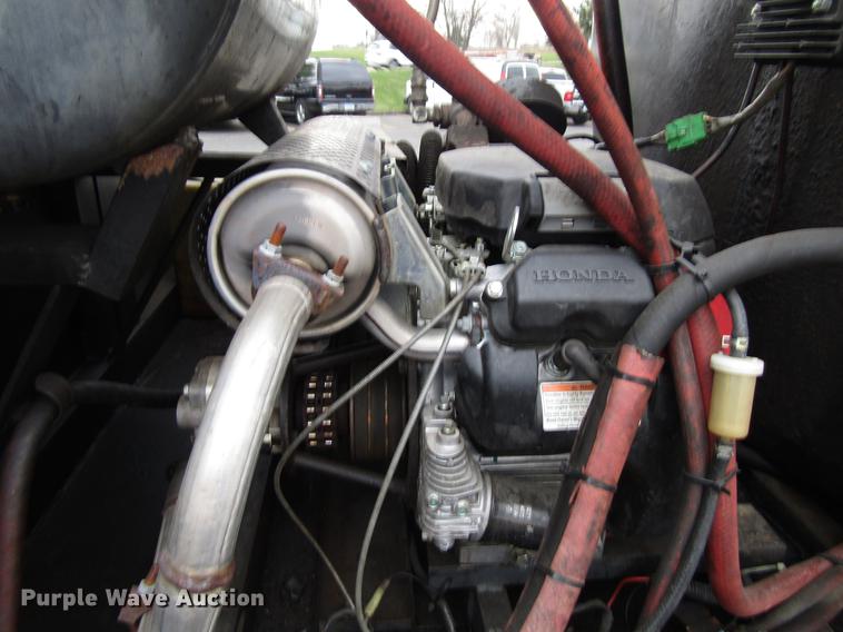 image for item EU9613 1990 Ford LT8000 seal coat truck