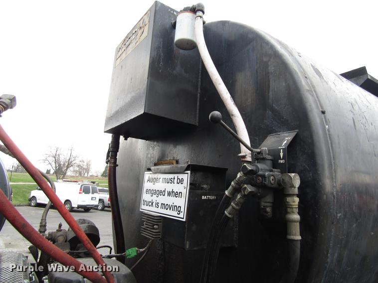 image for item EU9613 1990 Ford LT8000 seal coat truck