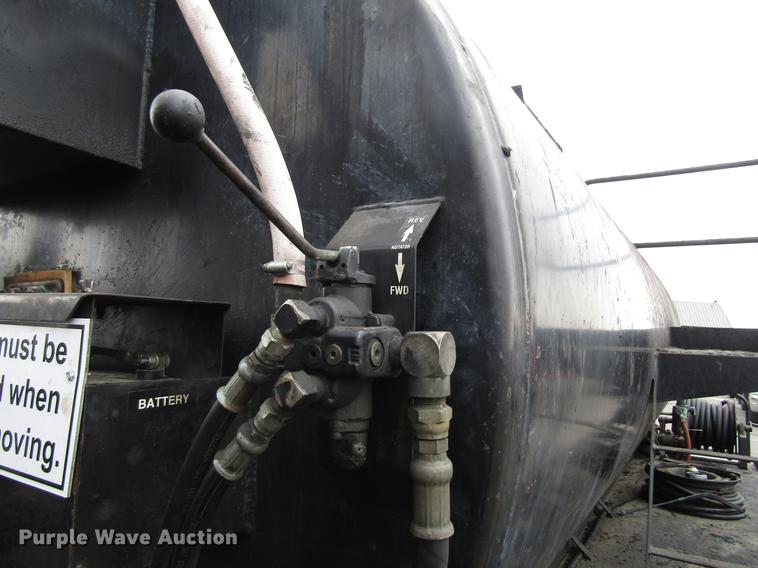 image for item EU9613 1990 Ford LT8000 seal coat truck