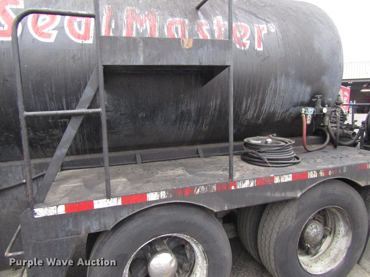 image for item EU9613 1990 Ford LT8000 seal coat truck