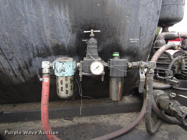 image for item EU9613 1990 Ford LT8000 seal coat truck