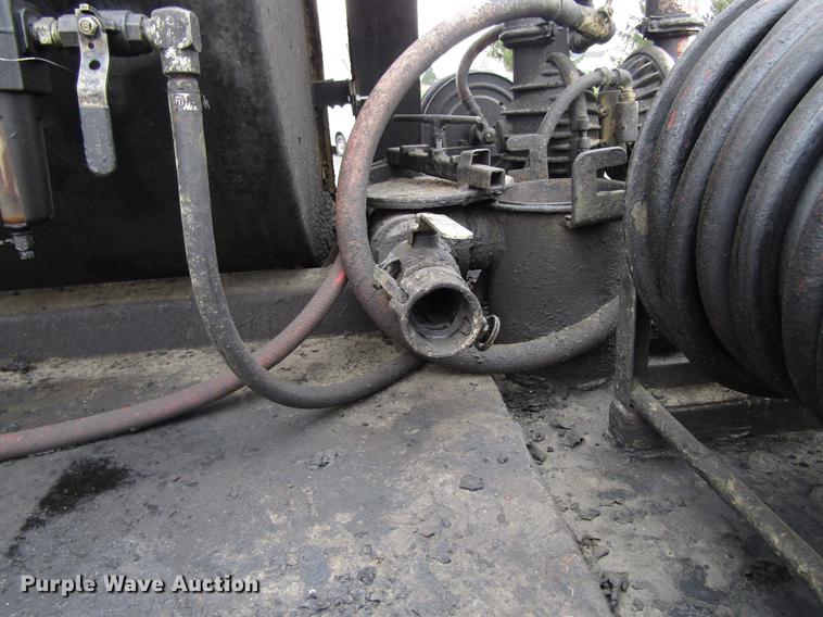 image for item EU9613 1990 Ford LT8000 seal coat truck