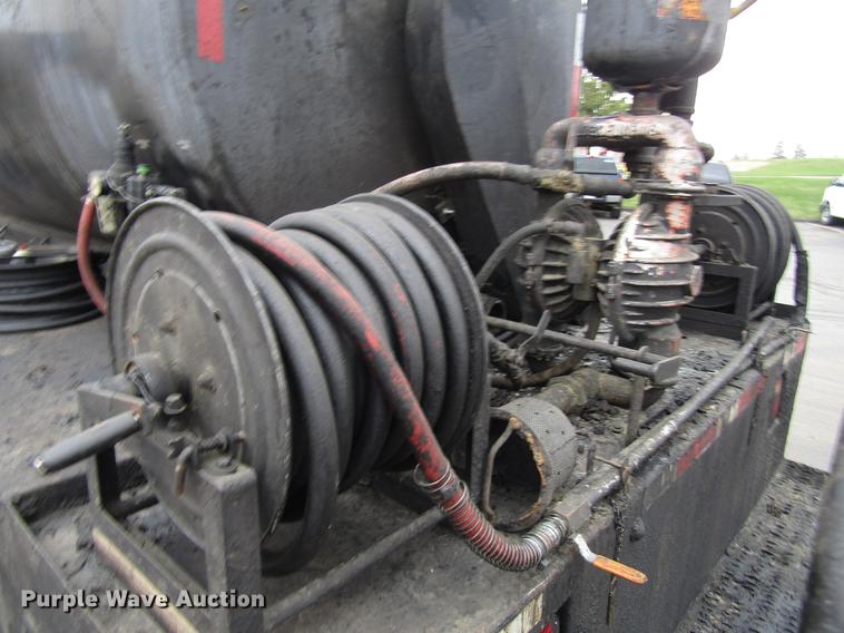 image for item EU9613 1990 Ford LT8000 seal coat truck