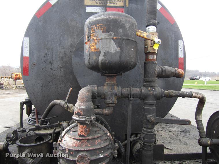 image for item EU9613 1990 Ford LT8000 seal coat truck