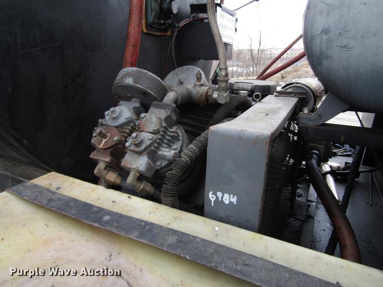 image for item EU9613 1990 Ford LT8000 seal coat truck