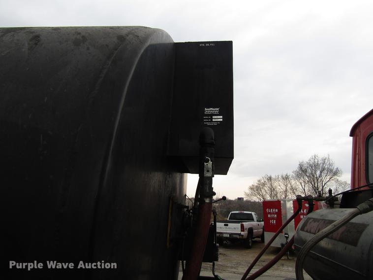 image for item EU9613 1990 Ford LT8000 seal coat truck