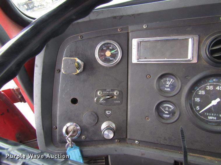 image for item EU9613 1990 Ford LT8000 seal coat truck